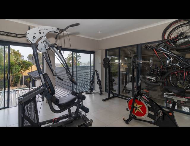 4 BEDROOM FREESTANDING TO LET IN FLAMINGO VLEI